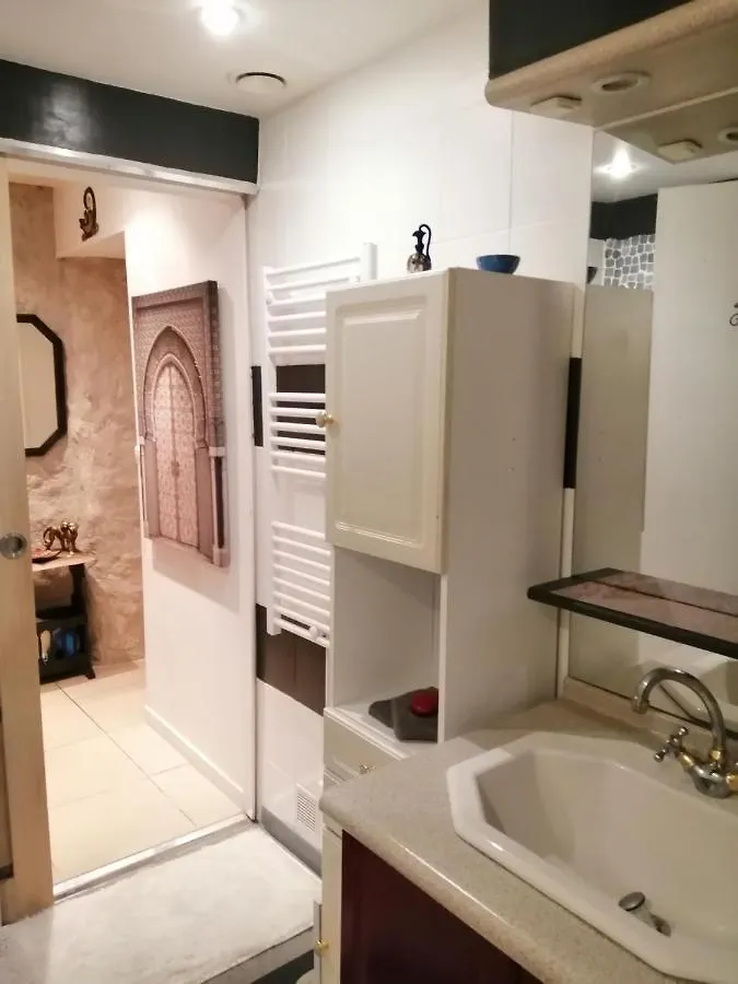 Bed & Breakfast Bed and Breakfast Jacuzzi Massage Sur Rdv,Duo,Reiki,Californien, Reflexologie Plantaire, Et Bouteille Mousseux Offerte Ferolles Francie