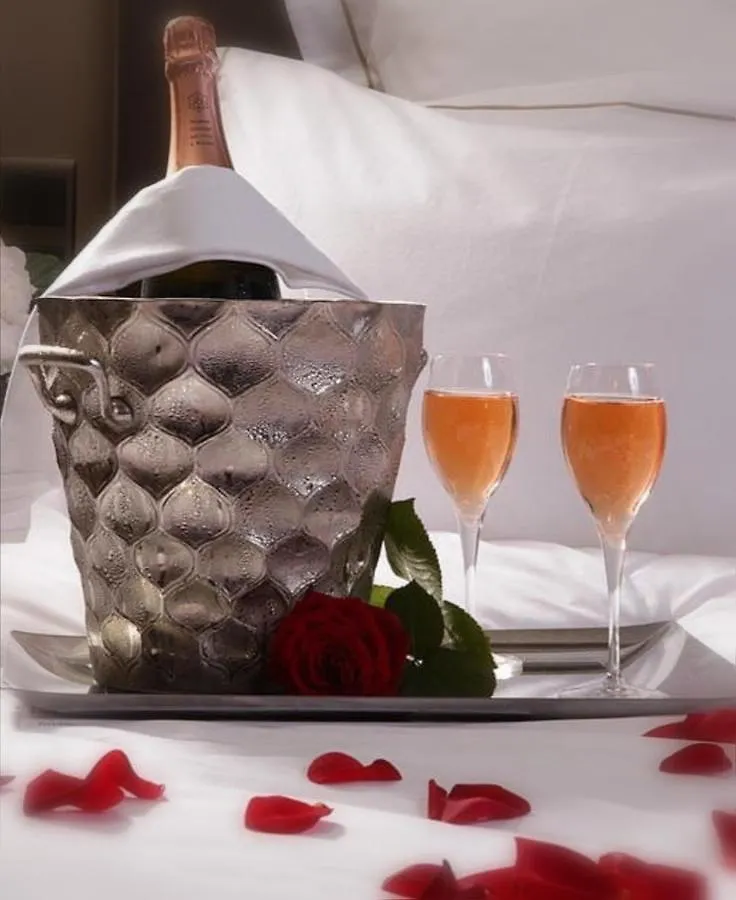 Jacuzzi Massage Sur Rdv,Duo,Reiki,Californien, Reflexologie Plantaire, Et Bouteille Mousseux Offerte Bed & Breakfast Ferolles 0*,  France